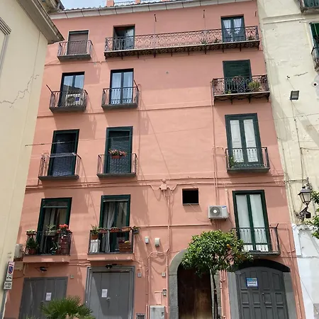 Glam House 4*