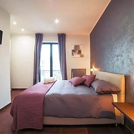 Glam House 4*