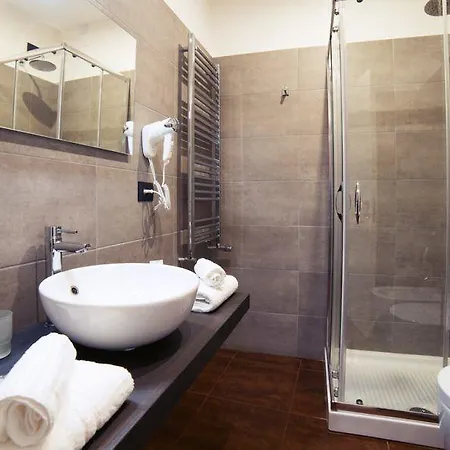 Glam House 4*
