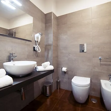 לינה וארוחת בוקר Glam House 4*