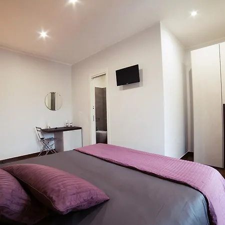 לינה וארוחת בוקר Glam House 4*